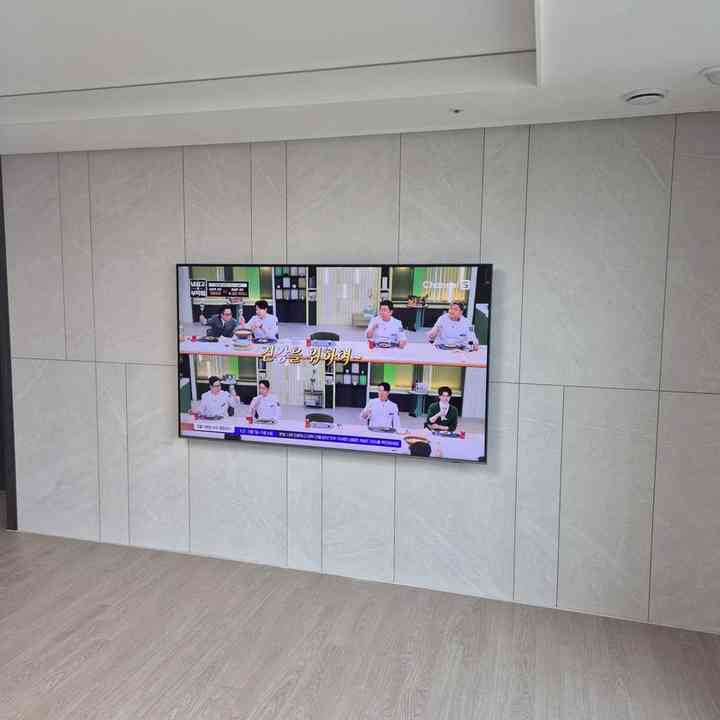 돌출부가 있는 벽 벽걸이TV 설치