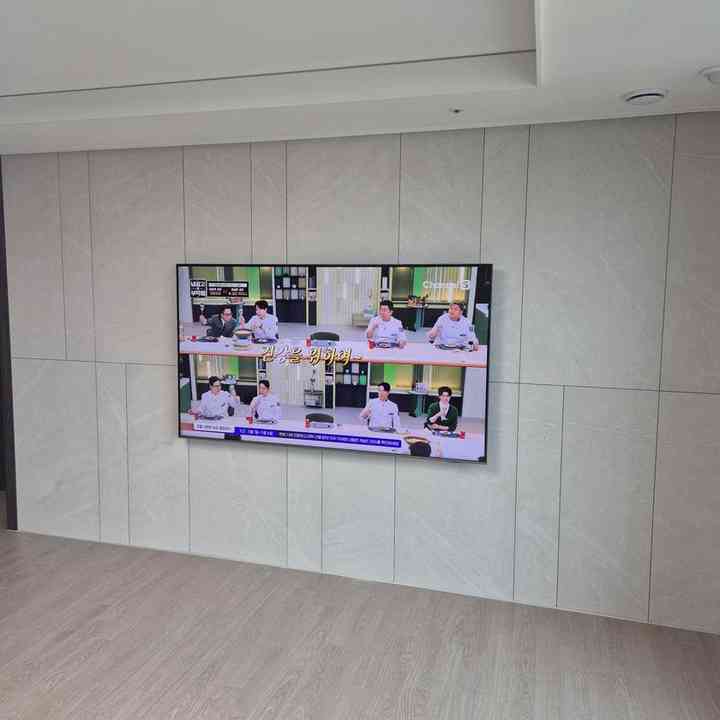 돌출부가 있는 벽 무타공 벽걸이TV
