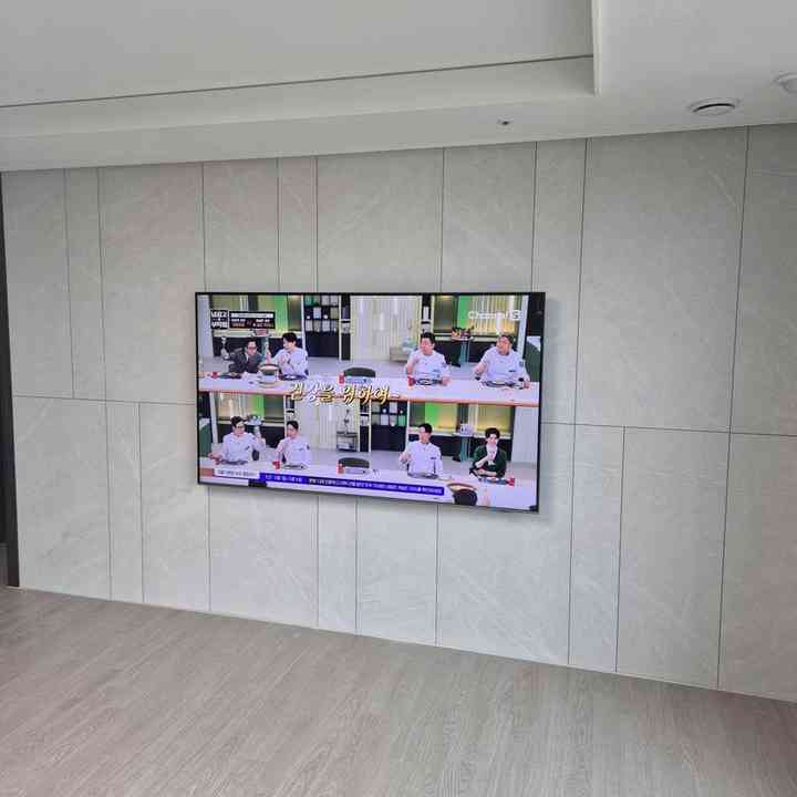 돌출부가 있는 벽 무타공 벽걸이TV