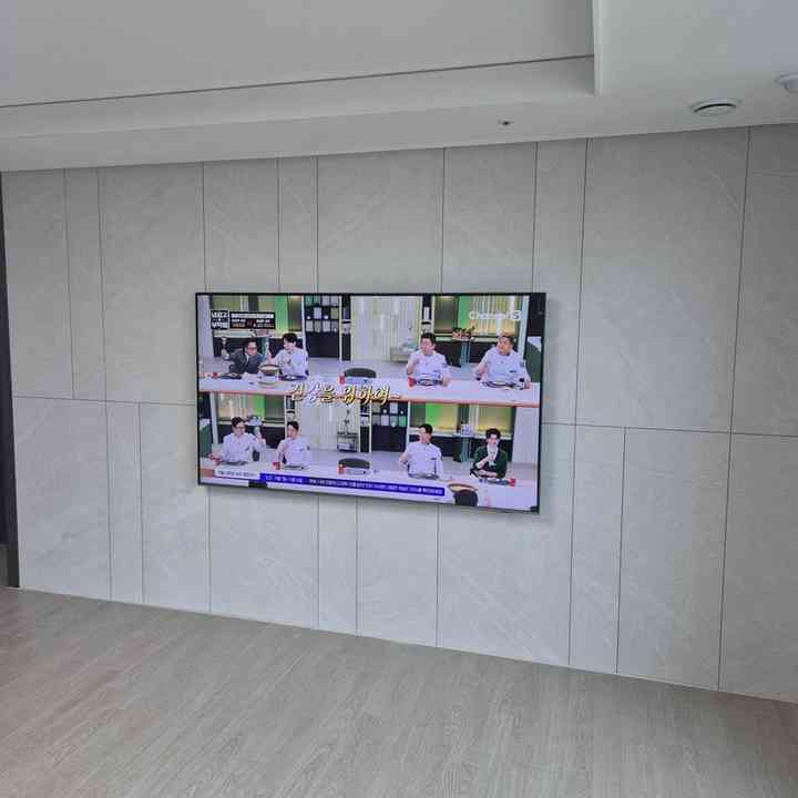 벽 안쪽 기기 공간 벽걸이TV 설치