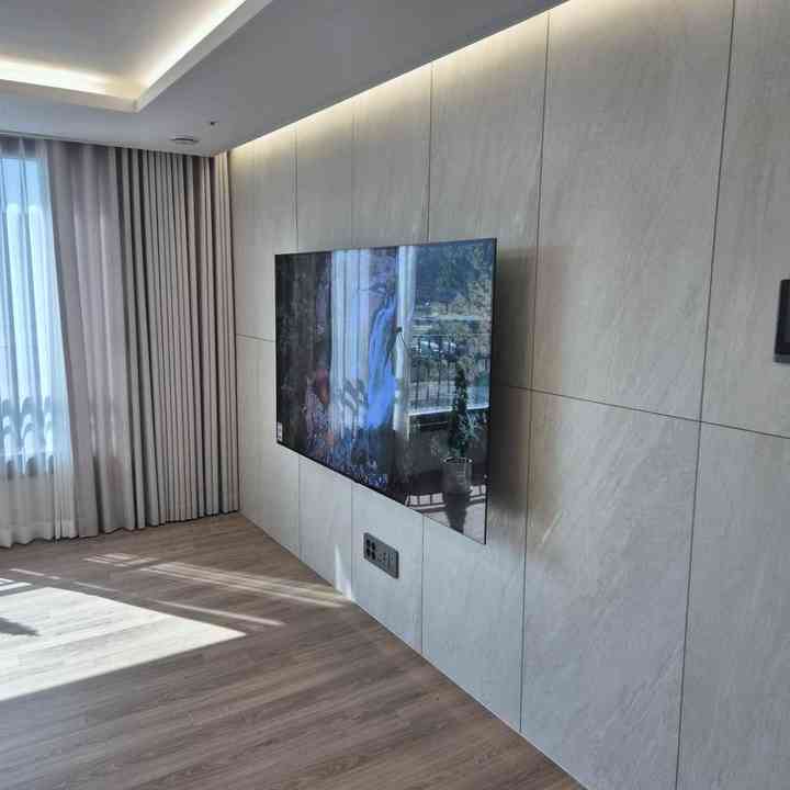 벽 안쪽 기기 공간 벽걸이TV 설치