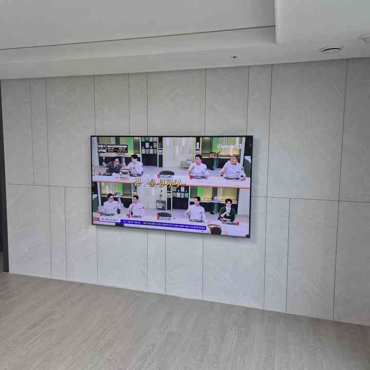 타일 마감 무타공 벽걸이TV