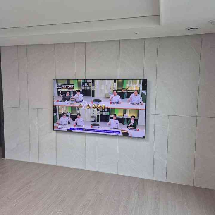 돌출부가 있는 벽 무타공 벽걸이TV
