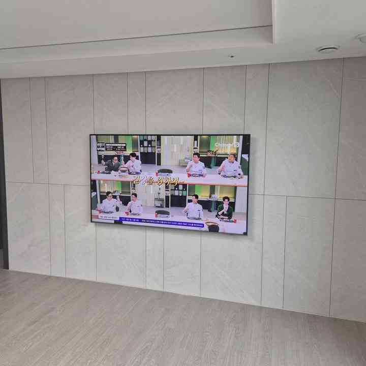타일 마감 무타공 벽걸이TV