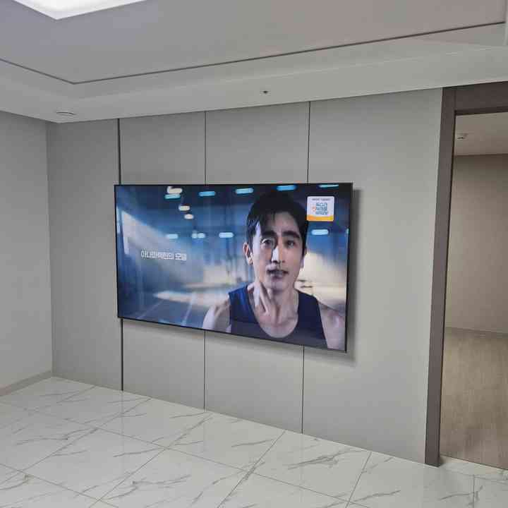 돌출부가 있는 벽 무타공 벽걸이TV