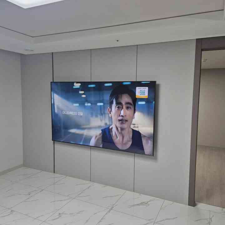 돌출부가 있는 벽 벽걸이TV 설치