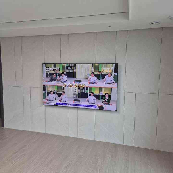 벽 안쪽 기기 공간 벽걸이TV 설치