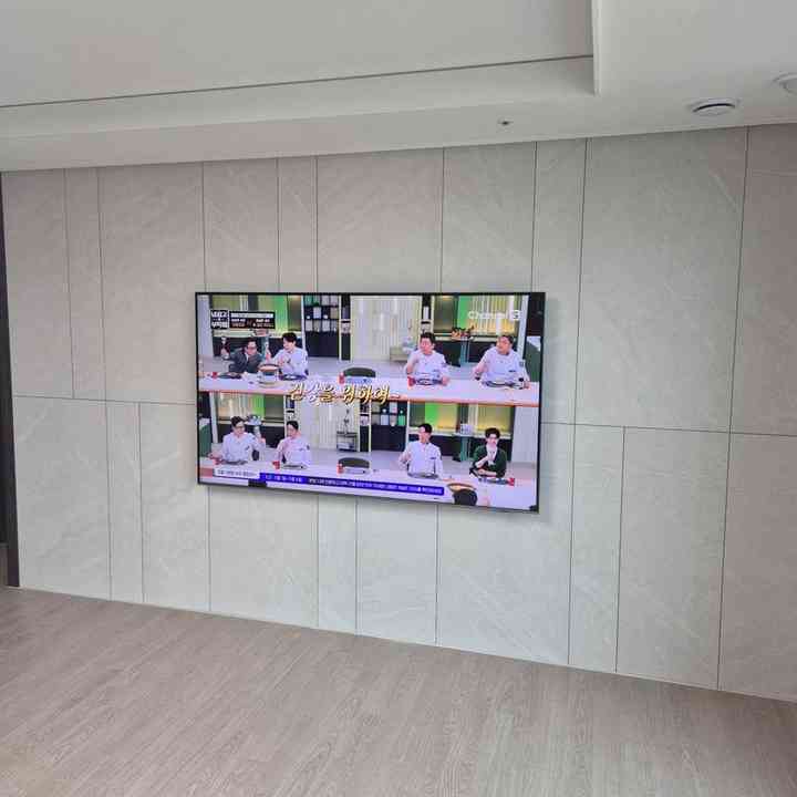돌출부가 있는 벽 무타공 벽걸이TV