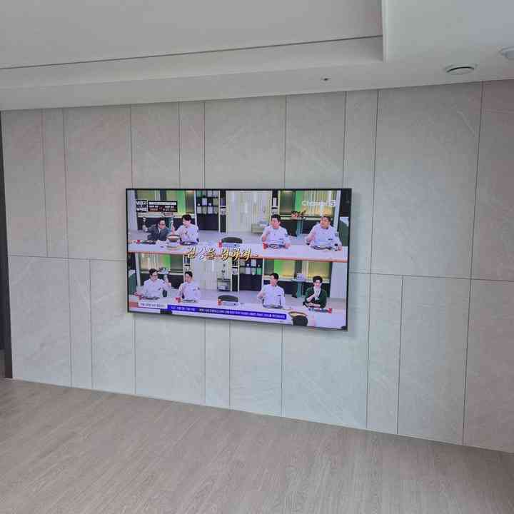 벽 안쪽 기기 공간 벽걸이TV 설치