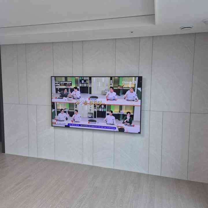 석재 마감 무타공 벽걸이TV