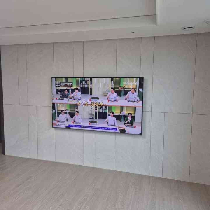 돌출부가 있는 벽 벽걸이TV 설치
