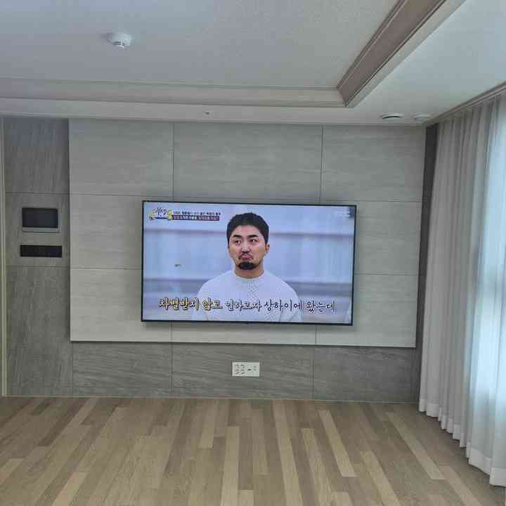 석재 마감 벽걸이TV 설치