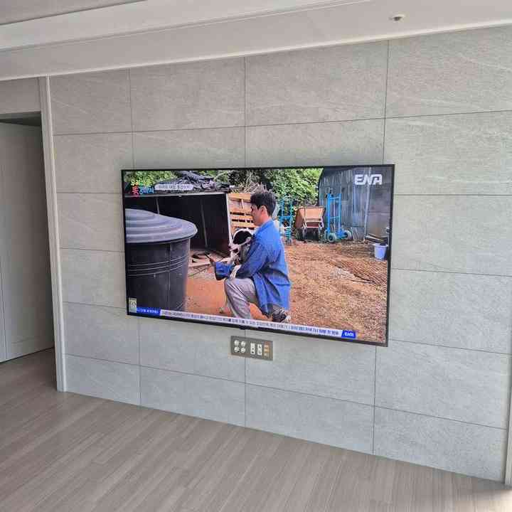 돌출부가 있는 벽 벽걸이TV 설치