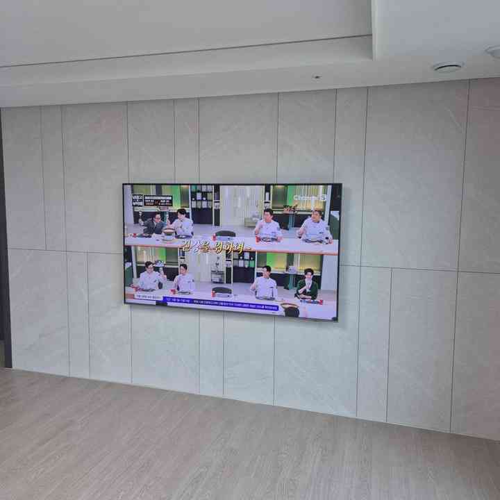 벽 안쪽 기기 공간 벽걸이TV 설치