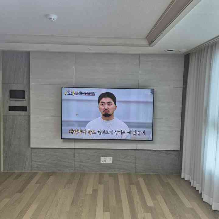 벽 안쪽 기기 공간 벽걸이TV 설치