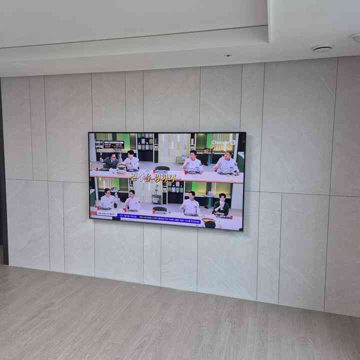 벽 안쪽 기기 공간 벽걸이TV 설치