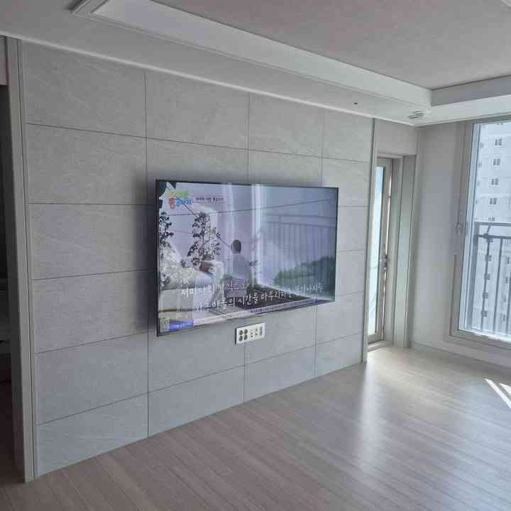 타일 마감 벽걸이TV 설치
