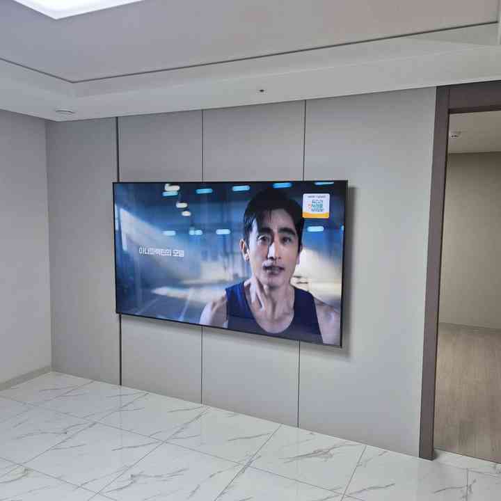 벽 안쪽 기기 공간 벽걸이TV 설치